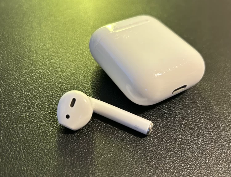 por-que-o-airpods-descarrega-mais-rapido-de-um-lado-e-como-resolver