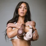 apple-lanca-novo-beats-studio-pro-em-parceria-com-kim-kardashian