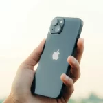 apple-lanca-atualizacao-e-traz-funcao-de-sos-via-satelite-para-o-iphone-13